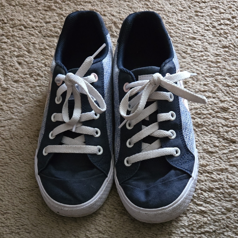 DC Blue and White Sneakers Classic Low-Top Design